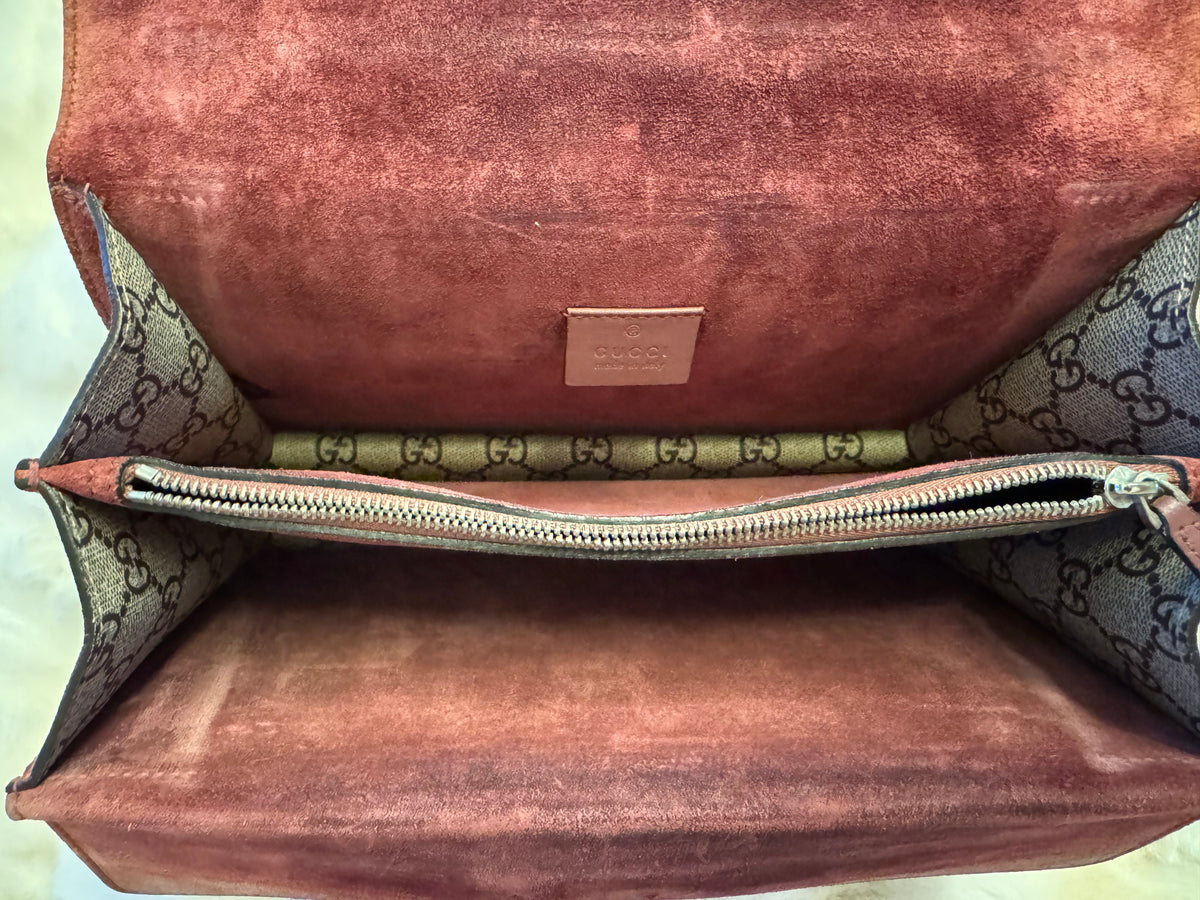 Gucci GG Supreme Dionysus shoulder bag featuring a Blooms print and a distinctive silver-tone tiger head clasp. - additional