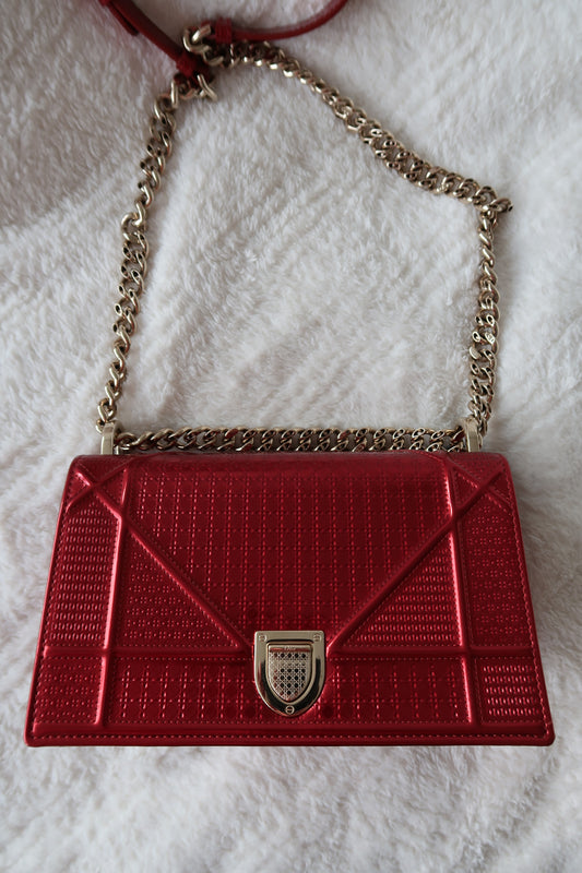 Christian Dior Medium Diorama – Metallic Red Micro-Cannage Patent Leather Chain Bag