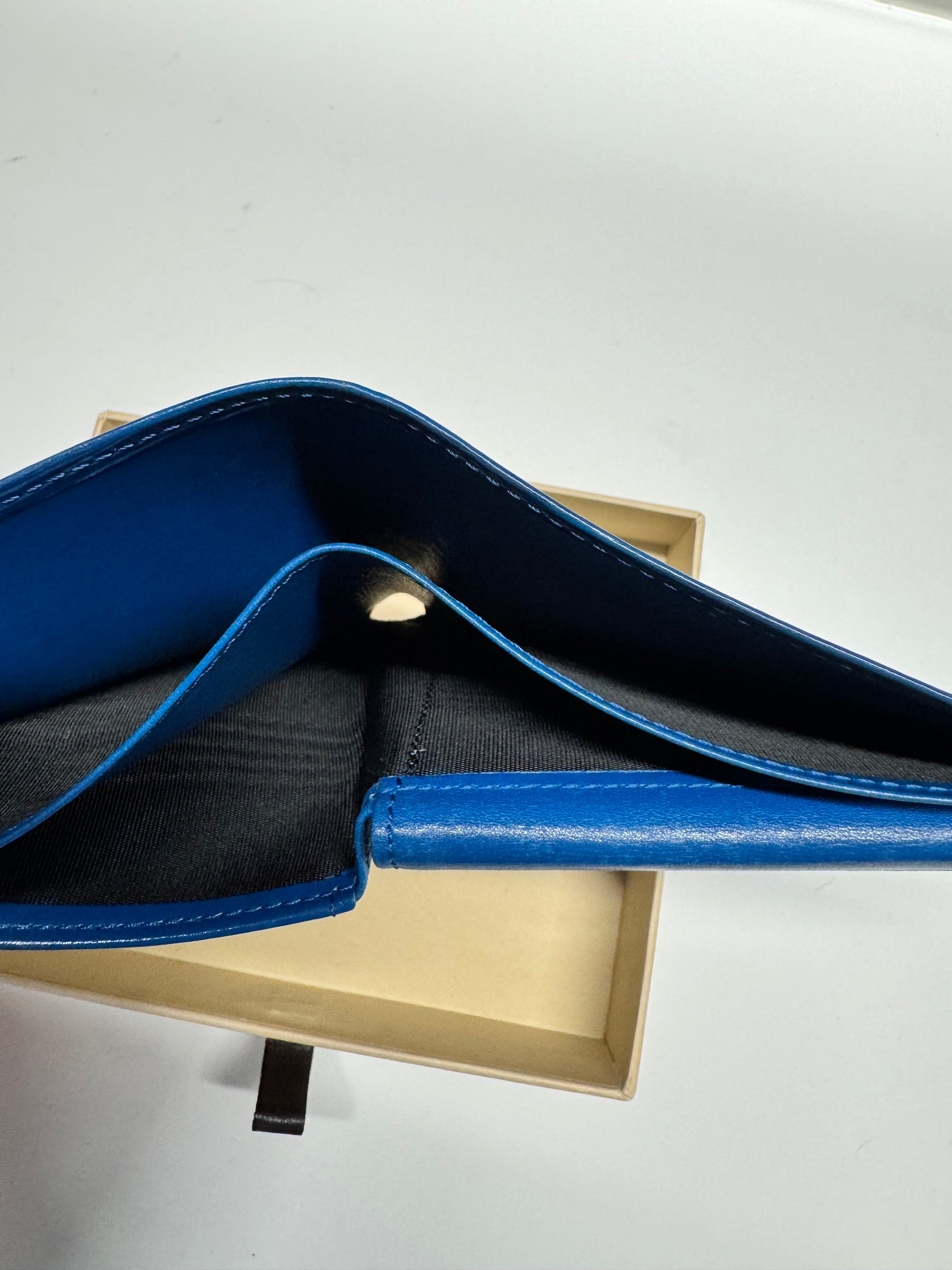 Louis Vuitton Marco Wallet w/ Box - additional view 4