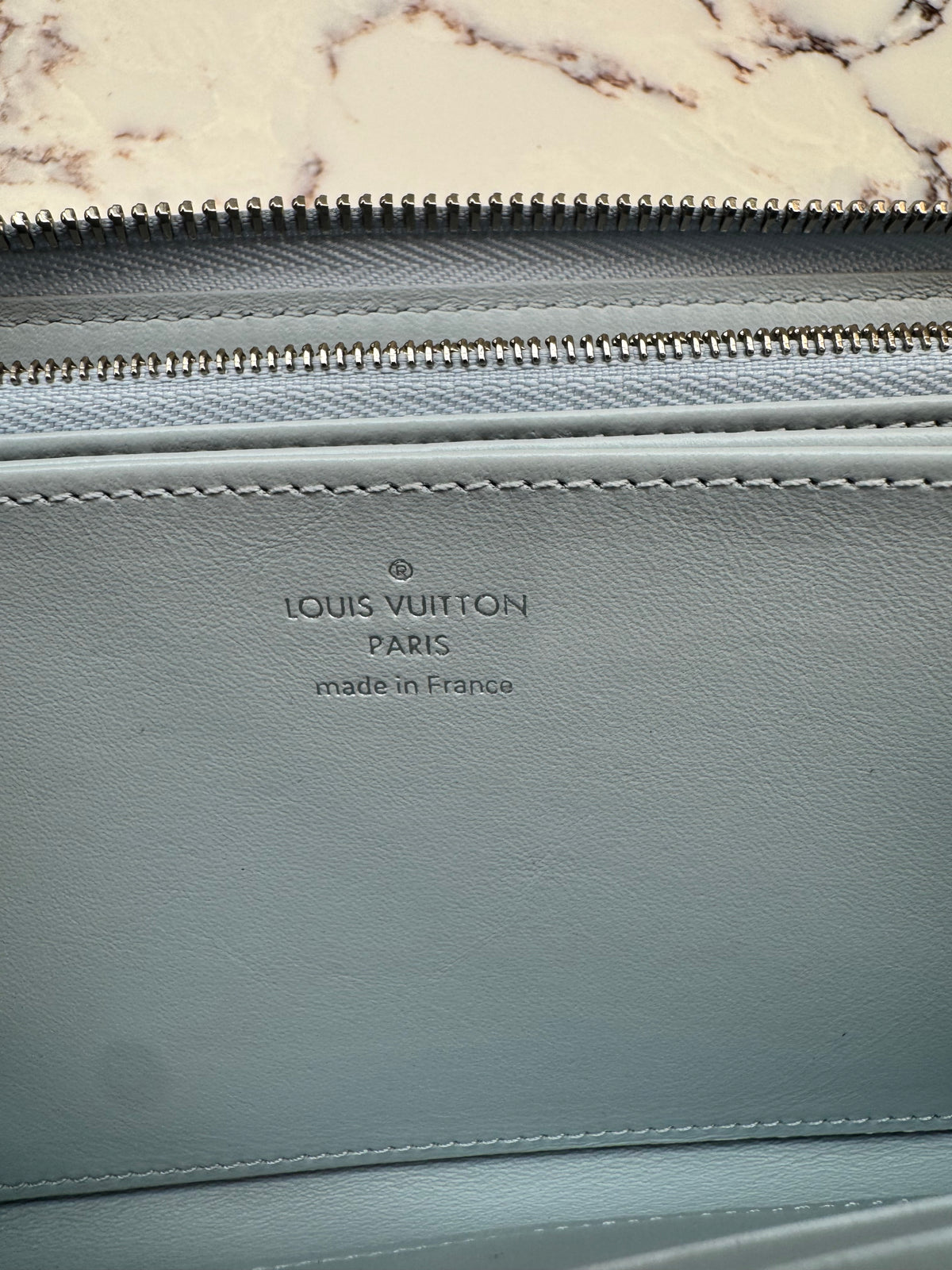 Louis Vuitton Mahina Zippy Wallet - additional view 4