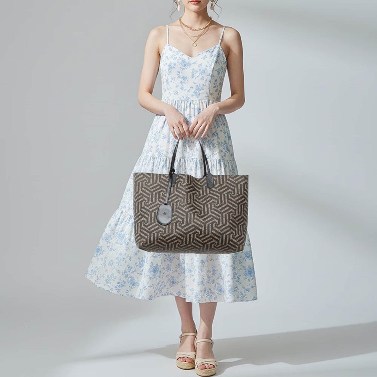 Gucci GG Caleido Reversible Medium Tote – Beige & Black - additional view 13