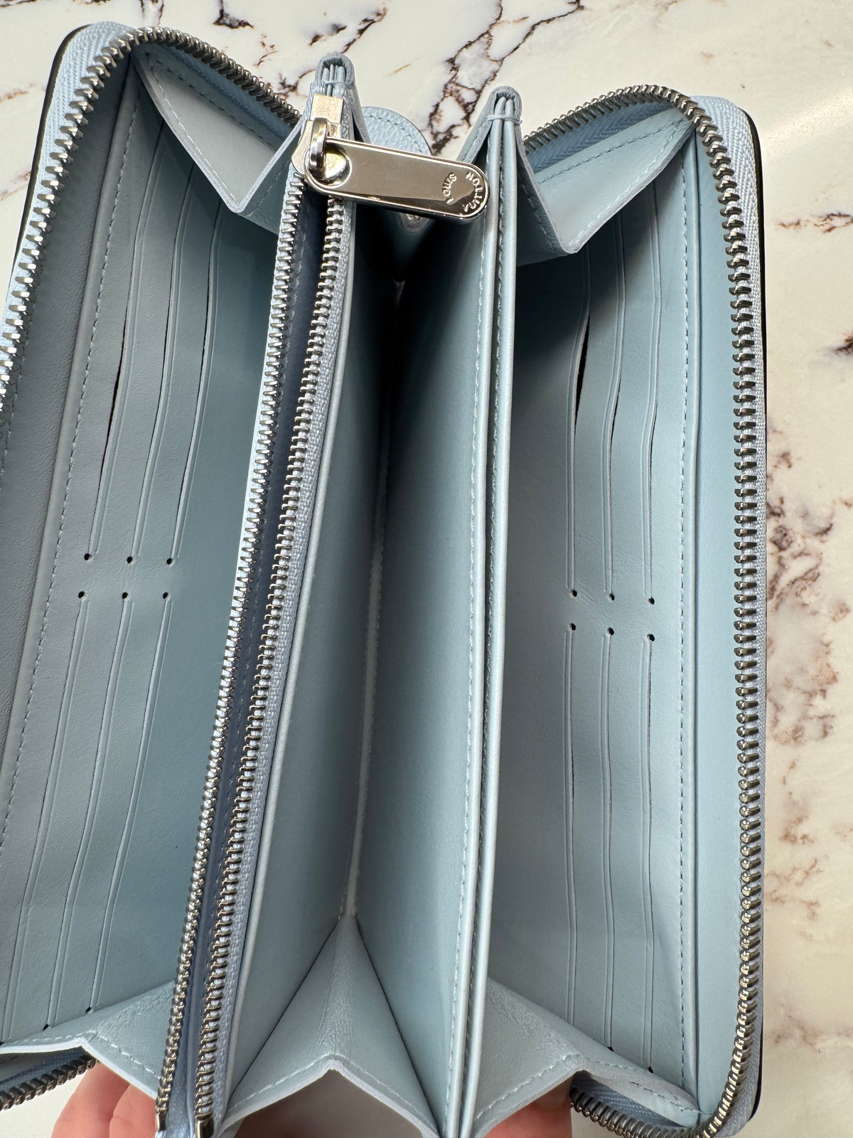 Louis Vuitton Mahina Zippy Wallet - additional view 3