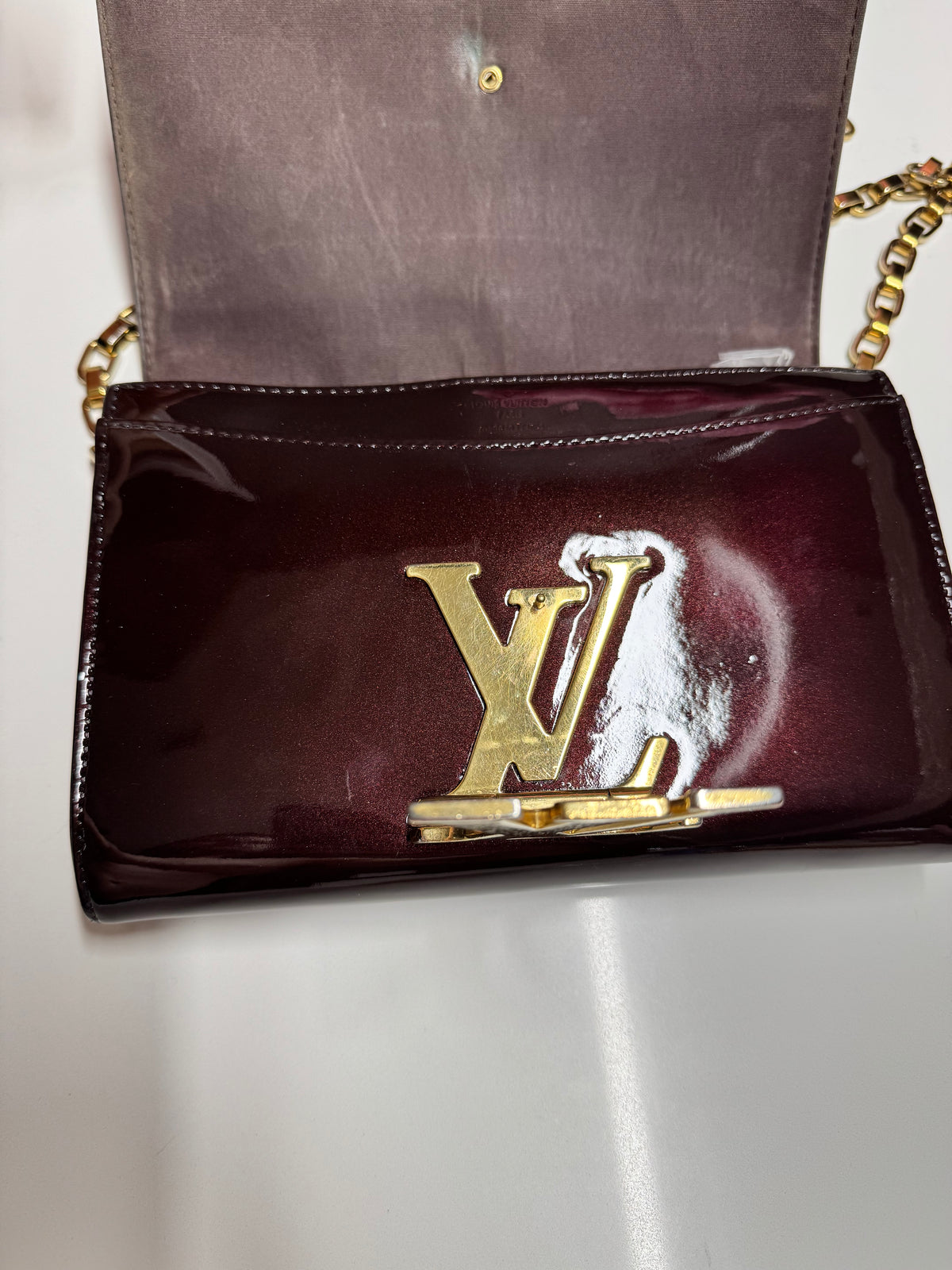 Louis Vuitton Amarante Vernis Louise Clutch Chain Bag - additional view 4