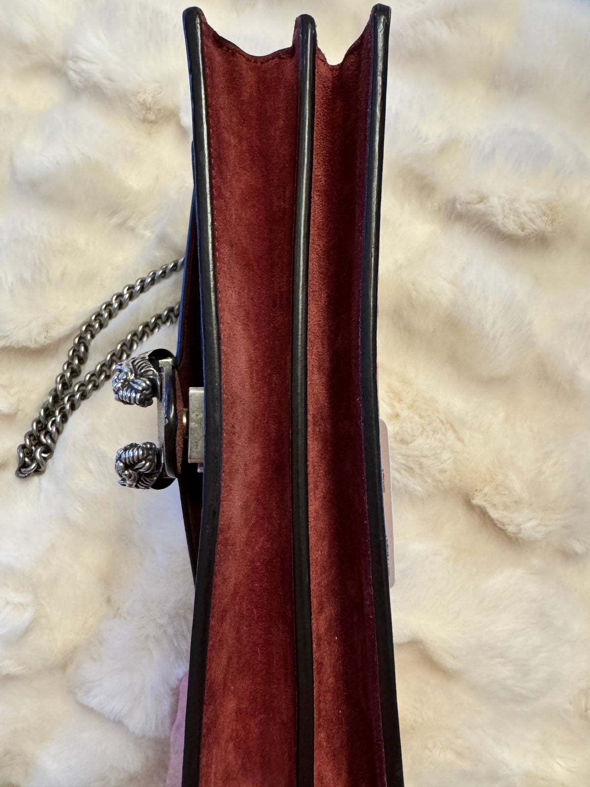 Gucci GG Supreme Dionysus shoulder bag featuring a Blooms print and a distinctive silver-tone tiger head clasp. - additional