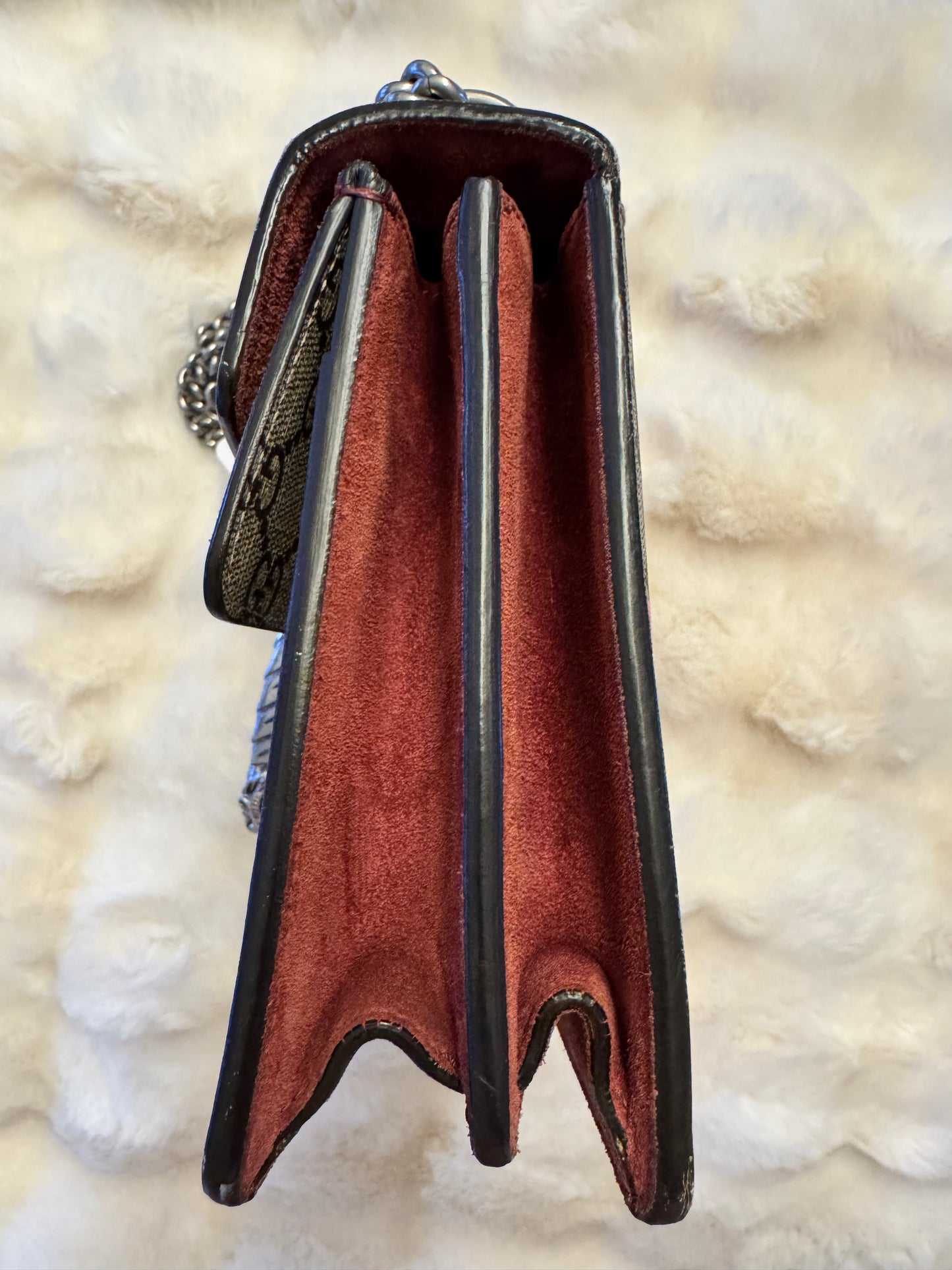 Gucci GG Supreme Dionysus shoulder bag featuring a Blooms print and a distinctive silver-tone tiger head clasp. - additional