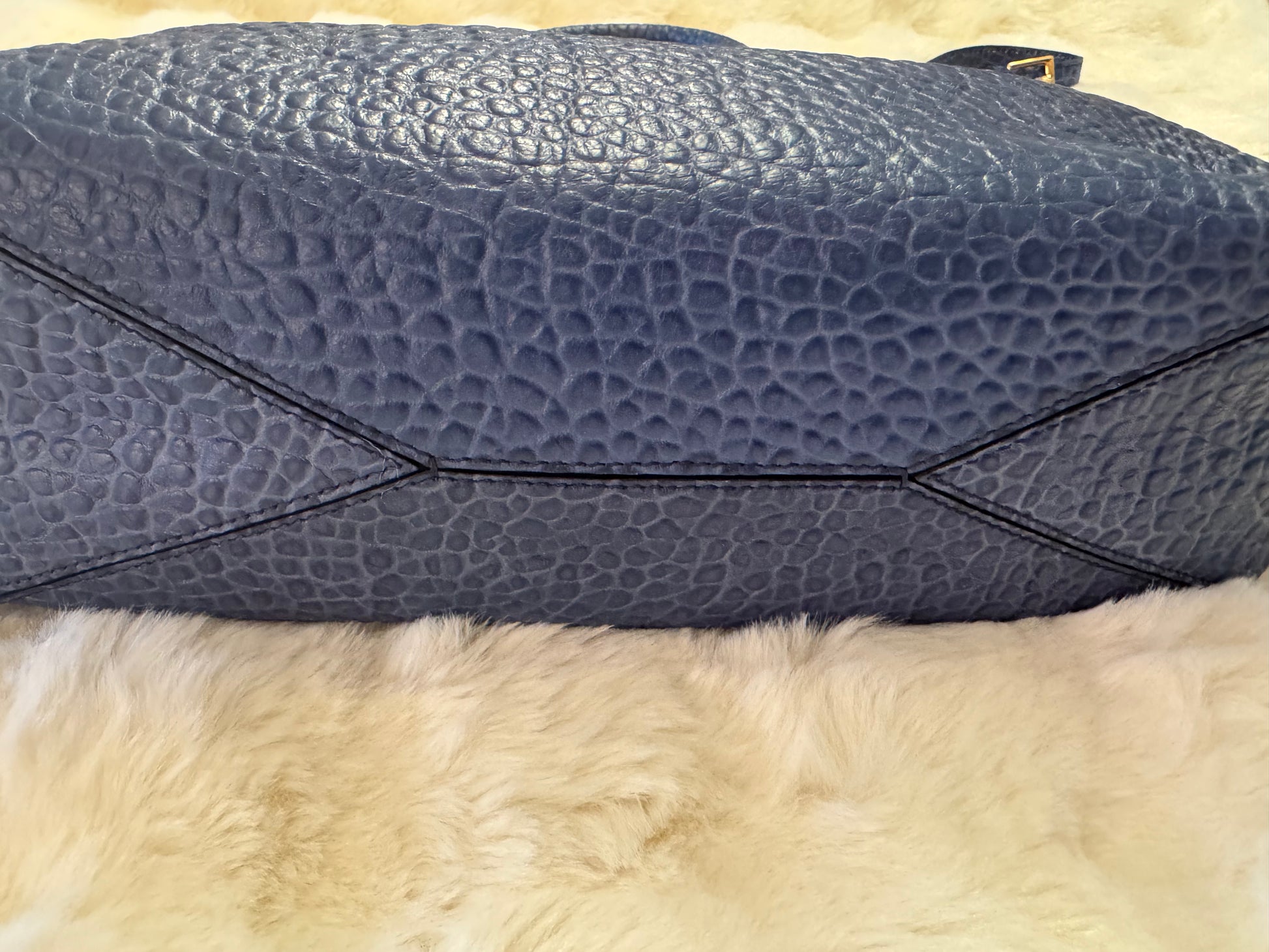 Burberry Dewsbury Convertible Tote - additional view 4