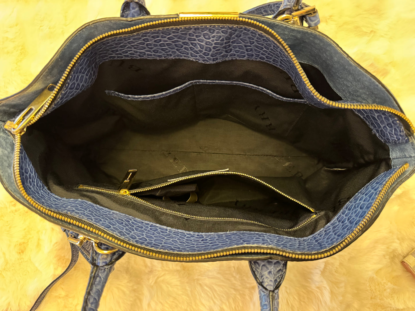 Burberry Dewsbury Convertible Tote - additional view 5