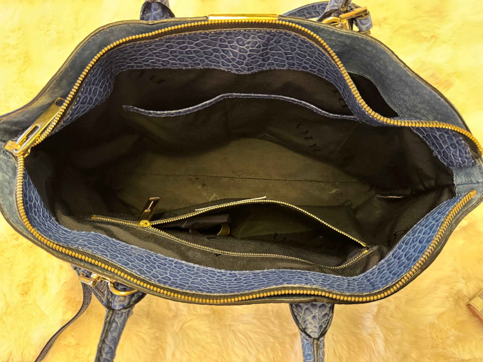 Burberry Dewsbury Convertible Tote - additional view 5