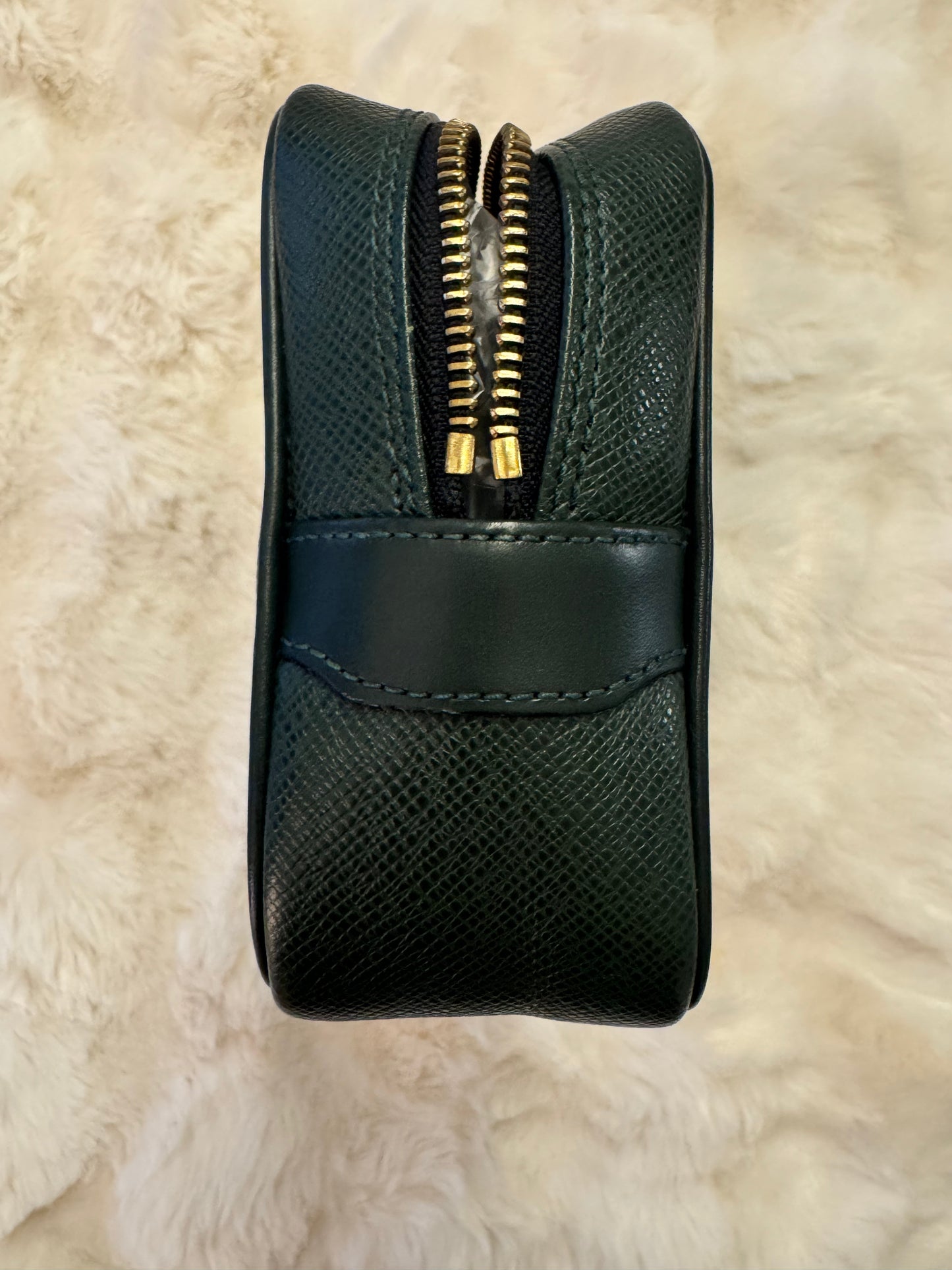 Louis Vuitton Taiga Kaluga Clutch - additional view 4