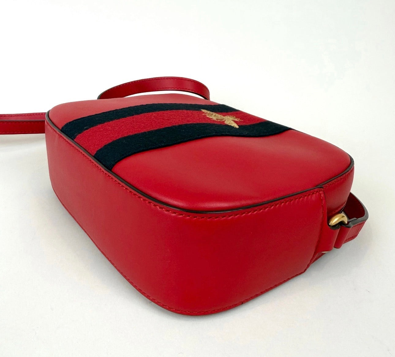Gucci Webby Bee Leather Camera Bag - additional view 3