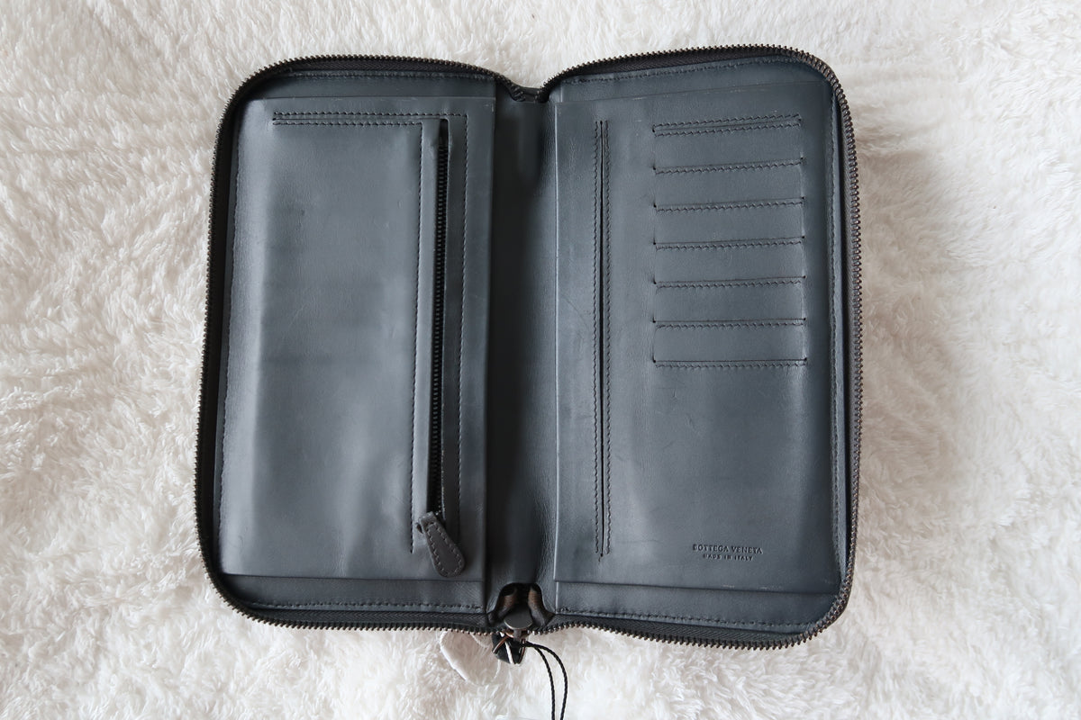 *New Pics* Bottega Veneta Intrecciato Convertible 2-Way Shoulder Bag / Clutch – Charcoal Dark Gray
