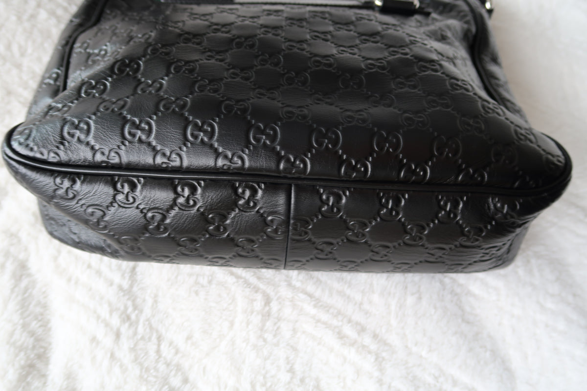 New Pics Gucci GG Embossed Black Leather Crossbody Unisex Messenger Bag - Excellent