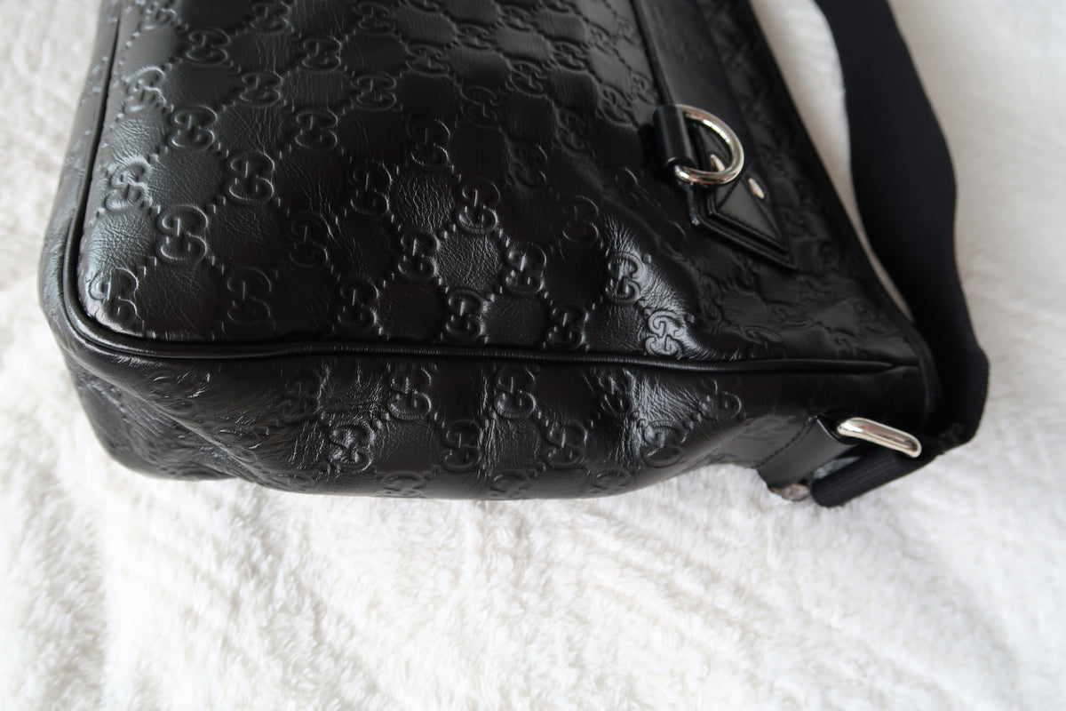 New Pics Gucci GG Embossed Black Leather Crossbody Unisex Messenger Bag - Excellent