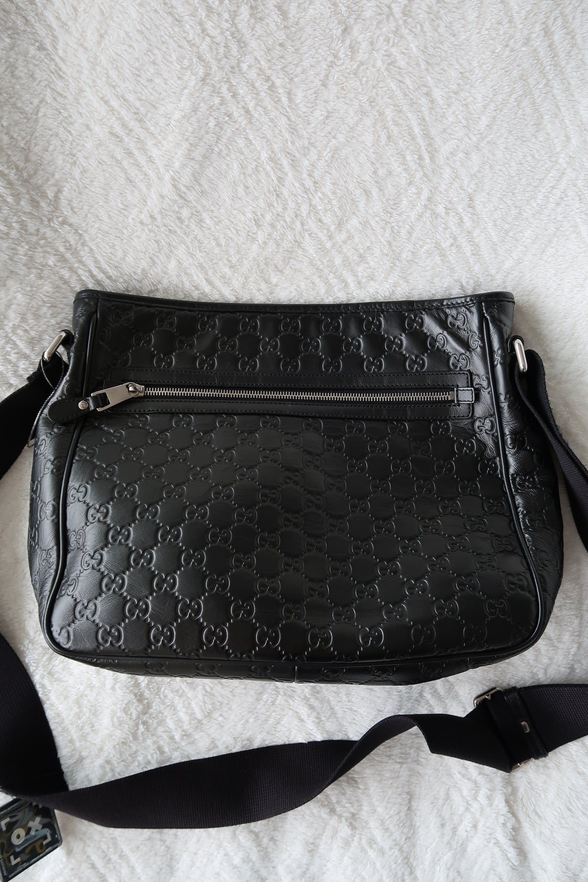 New Pics Gucci GG Embossed Black Leather Crossbody Unisex Messenger Bag - Excellent