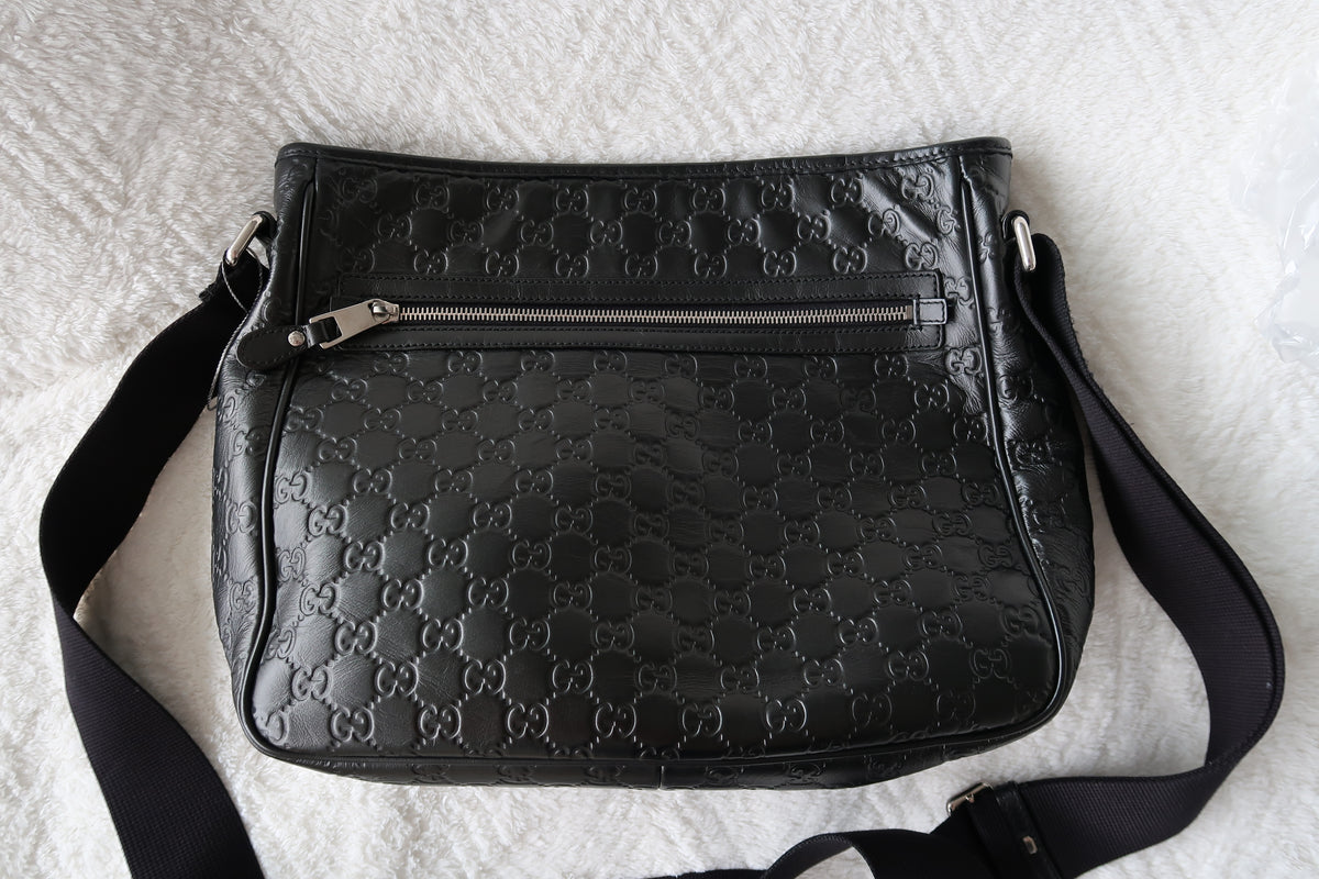 New Pics Gucci GG Embossed Black Leather Crossbody Unisex Messenger Bag - Excellent