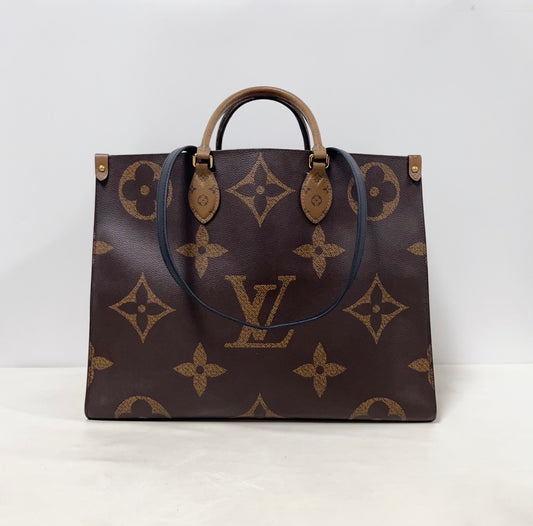 Louis Vuitton Monogram Giant OnTheGo MM Tote – M45321