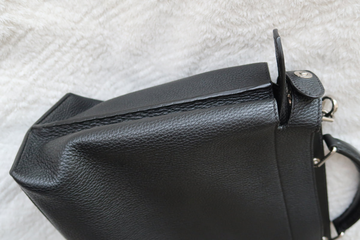 Fendi Black Peekaboo Iconic Essential Large Bag - Excellent Condition Unisex