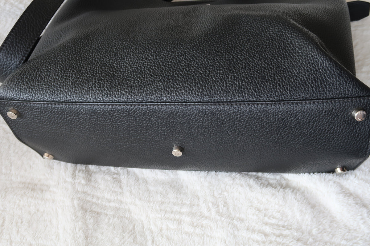 Fendi Black Peekaboo Iconic Essential Large Bag - Excellent Condition Unisex
