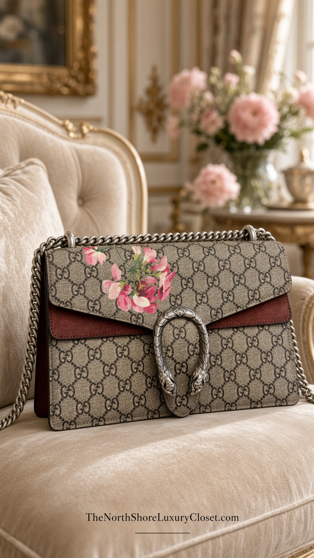 Gucci GG Supreme Dionysus shoulder bag featuring a Blooms print and a distinctive silver-tone tiger head clasp.