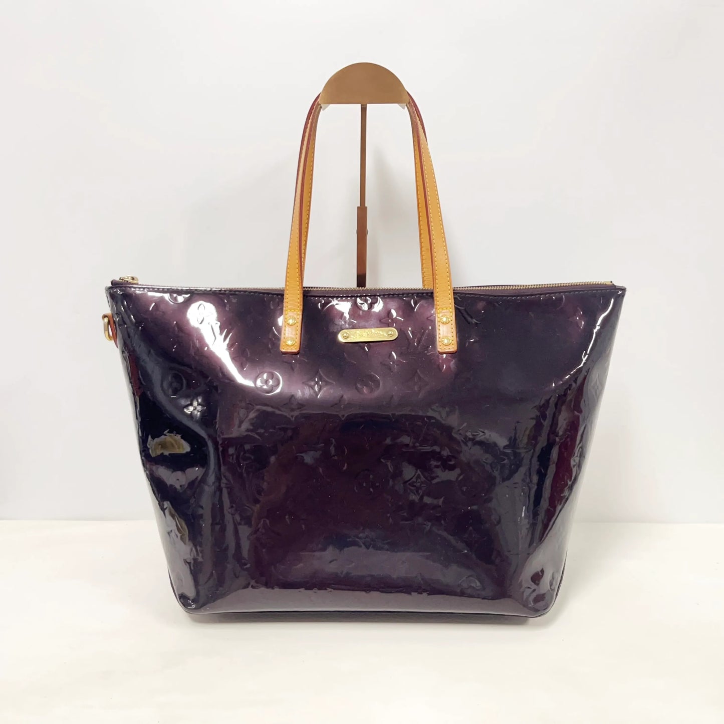 Louis Vuitton Monogram Vernis Bellevue GM – Amarante - additional view 3