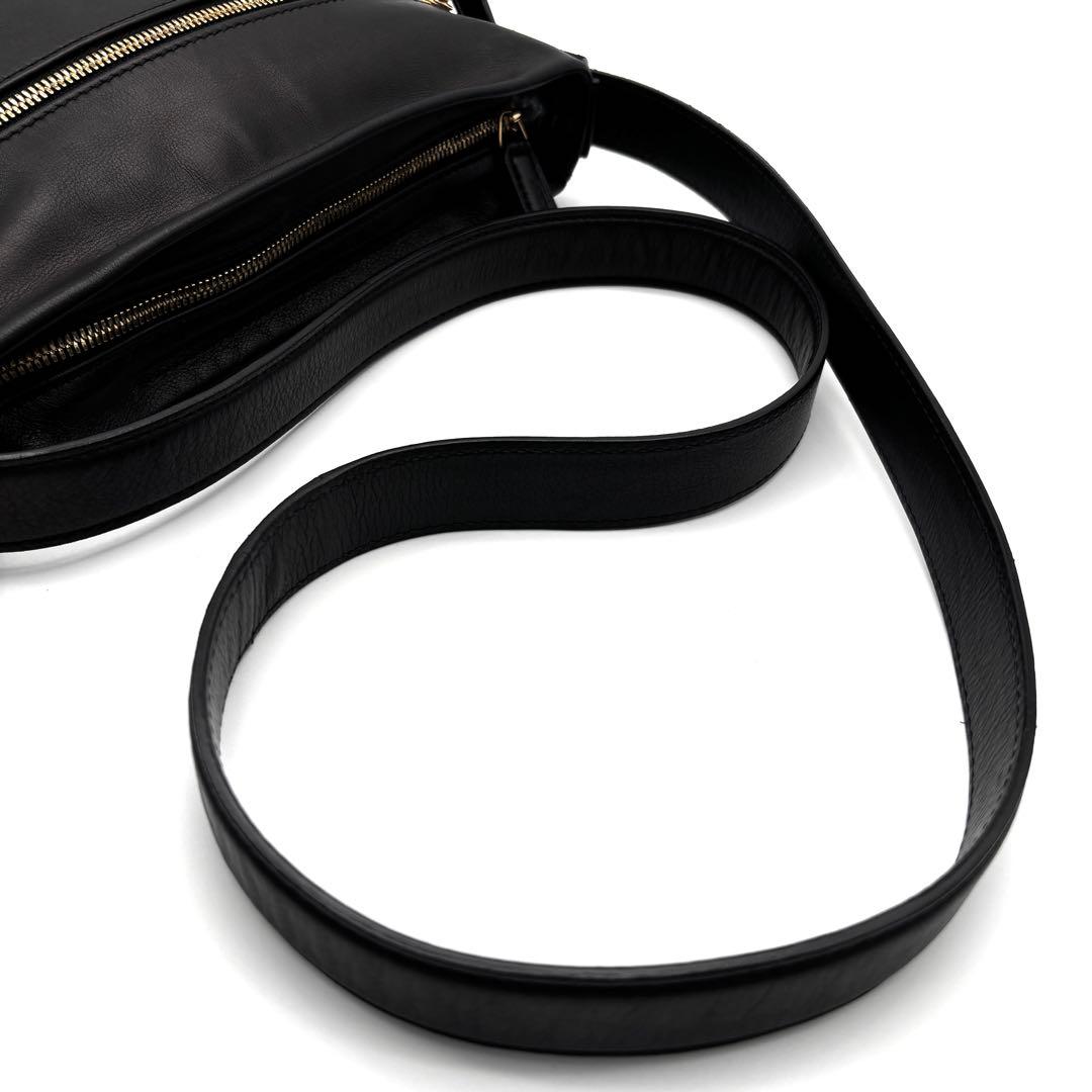 Salvatore Ferragamo Gancini Smooth Calf Leather Messenger Bag – Black